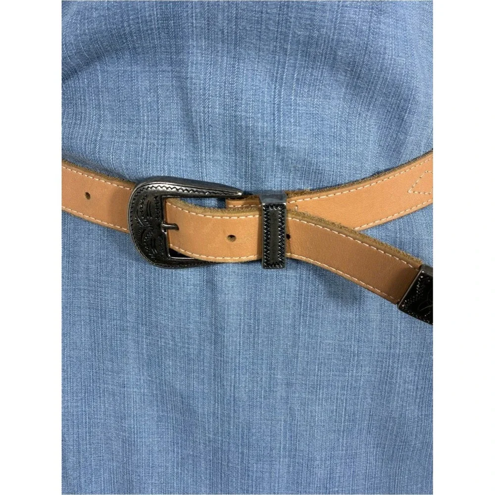 GAP Womens belt Sz M genuine leather nude color embossed buckle stitching